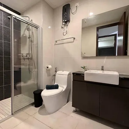 Spacious Balcony Royal Strand Full Seaview With 2Carparks Foc Netflix Access And Youtube Premium 3Beds3Bath For 6-10Pax By Minshuku Johor Bahru Exterior photo